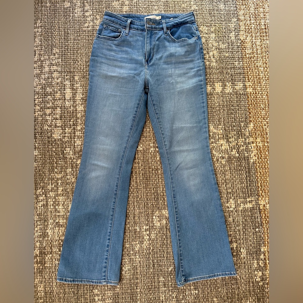 Levi’s 725 High Rise Bootcut jeans